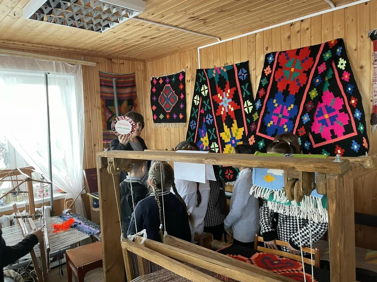 Экскурс в историю «Созвездие мотивов в ковроткачестве»